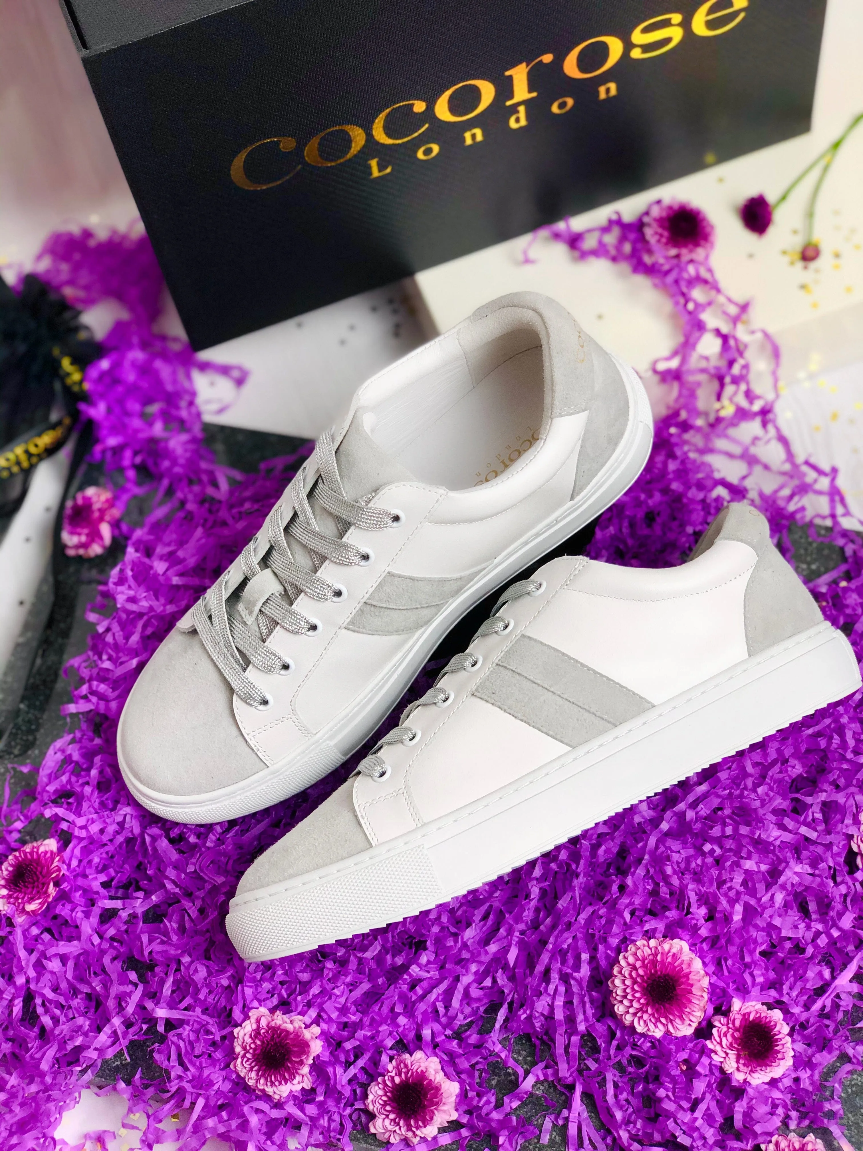 Hoxton - Stripes White & Grey Trainers